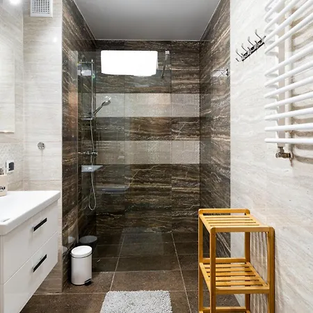 Przystanek * קרפאז'